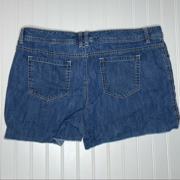 G.H. Bass & Co denim shorts, size 16 - Picture 2 of 3